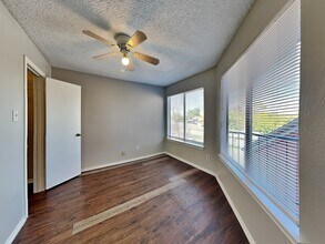 9805 Walnut St, Unit C-306 in Dallas, TX - Building Photo - Building Photo