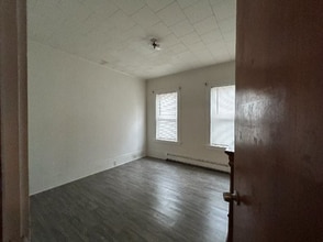 93 Andover St, Unit 1 in Lawrence, MA - Foto de edificio - Building Photo