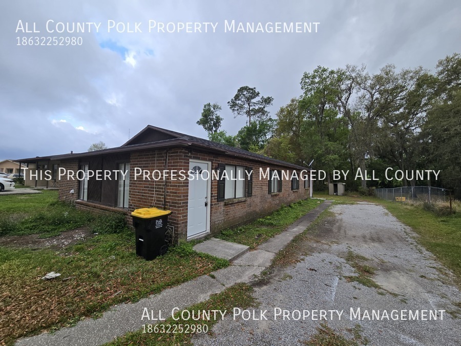 628 Pineville Ln in Lakeland, FL - Foto de edificio