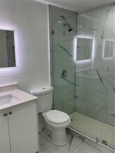 14821 SW 104th Ave in Miami, FL - Foto de edificio - Building Photo