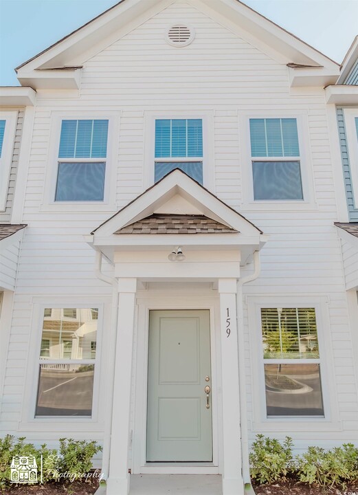 159 Crescent Wy in Little River, SC - Foto de edificio