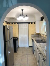 1069 S Crescent Heights Blvd in Los Angeles, CA - Building Photo - Building Photo