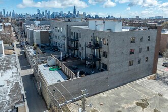 2246-2252 W Chicago Ave in Chicago, IL - Building Photo - Building Photo