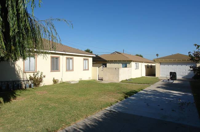 3702-3712 Santa Clara Ave in Oxnard, CA - Building Photo - Building Photo