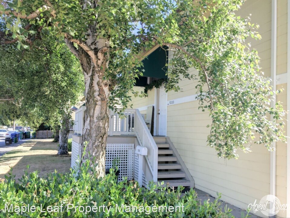 9200 Densmore Ave N in Seattle, WA - Building Photo