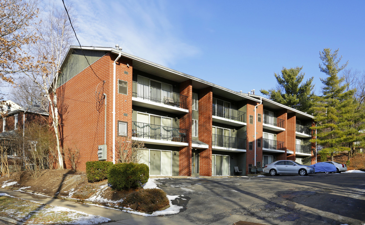 Angelan Apartments in Oakmont, PA - Building Photo