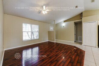 3104 Pine Tree Dr in Edgewater, FL - Foto de edificio - Building Photo