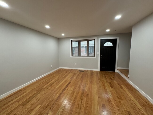 41 Ashford St, Unit 3