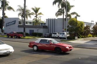 Grand Continental Apartments in San Diego, CA - Foto de edificio - Building Photo