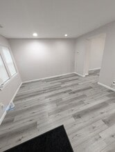 8021 Park Haven Rd in Dundalk, MD - Foto de edificio - Building Photo