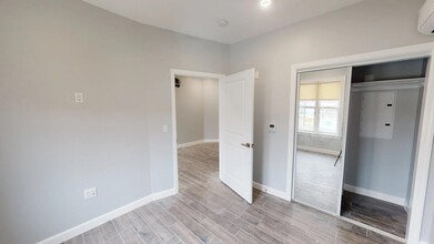 680 Grand St in Jersey City, NJ - Building Photo - Building Photo