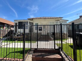 2910 S Budlong Ave in Los Angeles, CA - Building Photo
