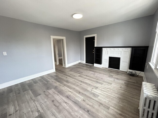 128 Carrick Ave in Hamilton, ON - Building Photo - Building Photo
