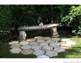 842 Meridian Ave-Unit -2B in Miami Beach, FL - Foto de edificio - Building Photo