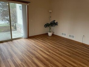 2102 Seminole St in Grafton, WI - Building Photo - Building Photo