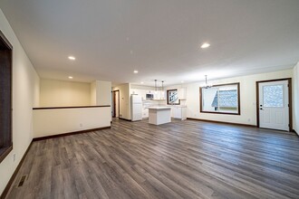 117 S Pearl St in River Falls, WI - Building Photo - Building Photo
