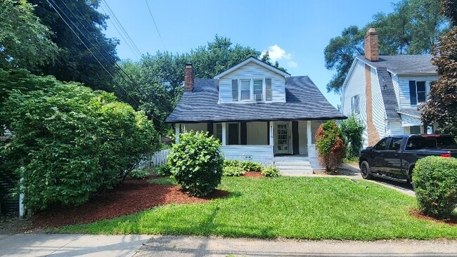 property at 3205 Sashabaw Rd