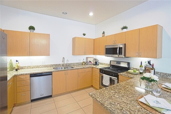 917 S New Hampshire Ave, Unit 315 in Los Angeles, CA - Foto de edificio - Building Photo