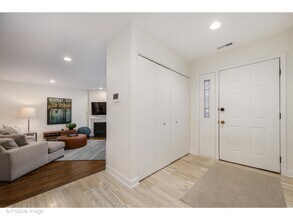 150 W Eugenie St in Chicago, IL - Building Photo - Building Photo