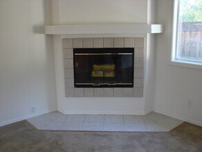 22965 Oxnard St, Unit Rear Bldg in Woodland Hills, CA - Building Photo - Building Photo