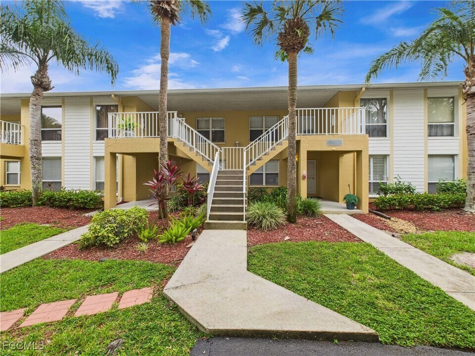 1290 Yesica Ann Cir in Naples, FL - Building Photo