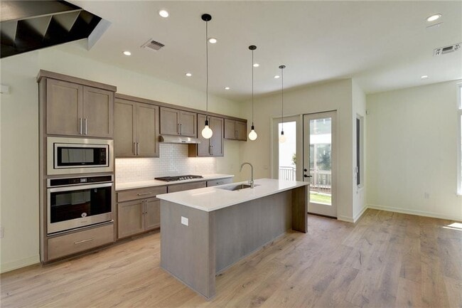 3303 Cantwell Ln in Austin, TX - Foto de edificio - Building Photo