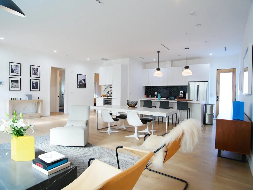 3744 Somerset Dr in Los Angeles, CA - Building Photo