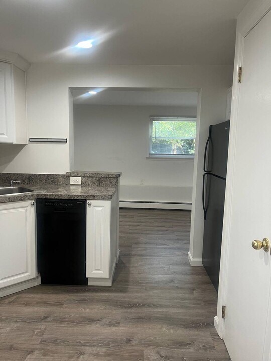 142 E 23rd St in Huntington Station, NY - Building Photo
