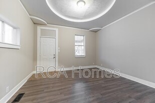 704 Sanders St in Indianapolis, IN - Building Photo