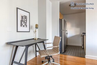 235 W 48th St in New York, NY - Building Photo - Building Photo