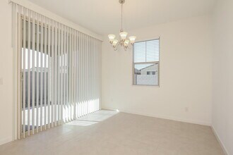 11022 W Marguerite Ave in Tolleson, AZ - Foto de edificio - Building Photo