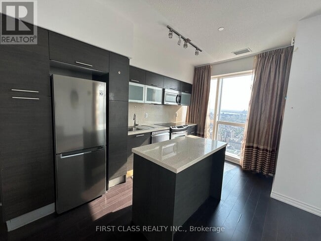 property at 386 Yonge St