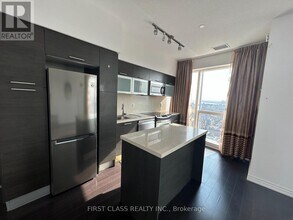 386 Yonge St in Toronto, ON - Building Photo - Building Photo