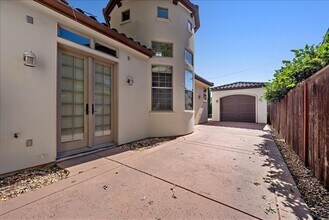 1911 12th St in Sacramento, CA - Building Photo - Building Photo