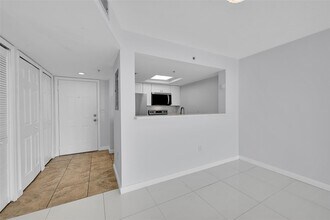 1690 SW 27th Ave, Unit 604 in Miami, FL - Building Photo - Building Photo