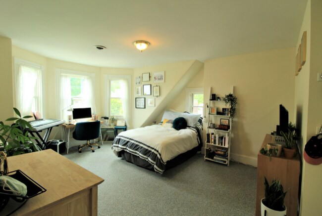 72 Summit Ave in Brookline, MA - Foto de edificio - Building Photo