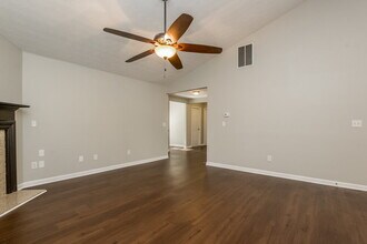 217 Winterbury Dr in Canton, GA - Building Photo - Building Photo