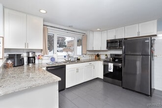 1090 Stolle Rd in Elma, NY - Building Photo - Building Photo