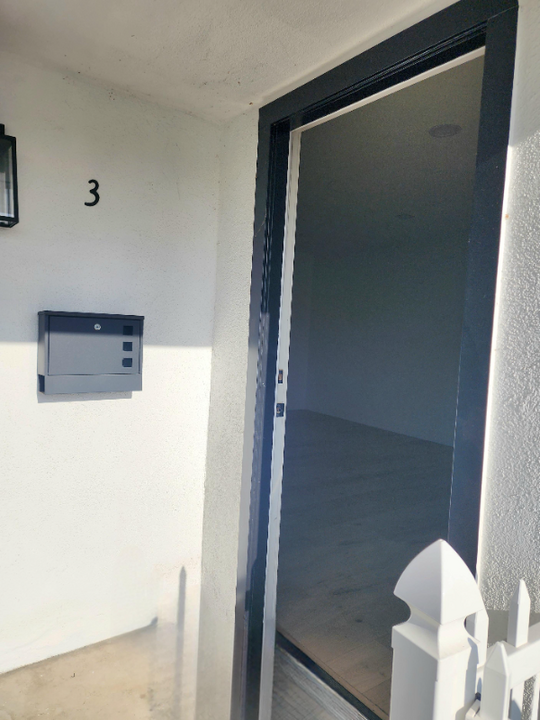 7012 Heil Ave in Huntington Beach, CA - Building Photo