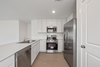 18739 Barrichello Dr in Conroe, TX - Foto de edificio - Building Photo