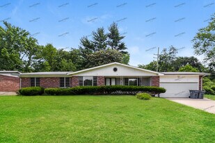 9700 Tullamoor Dr in St. Louis, MO - Building Photo