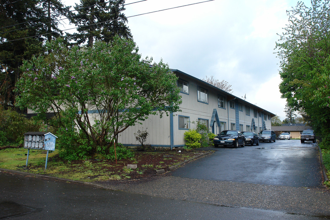 2601 SE 111th Ave in Portland, OR - Building Photo