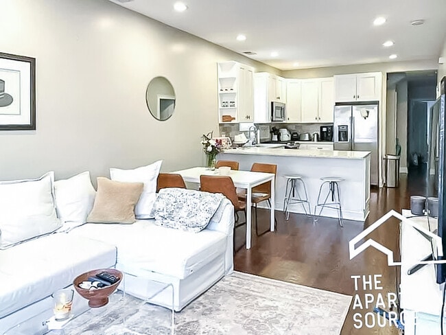 2732 N Wilton Ave, Unit 2, Unit 2