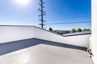 4922 S Centinela Ave in Los Angeles, CA - Building Photo - Building Photo