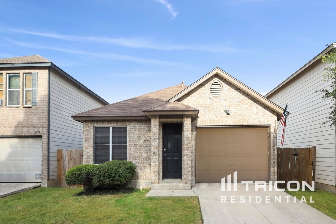2419 Laden Meadows in San Antonio, TX - Building Photo