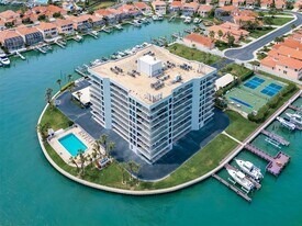 240 Sand Key Estates Dr, Unit 216 in Clearwater, FL - Building Photo