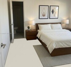 2100 N 14th Ave in Hollywood, FL - Building Photo - Building Photo