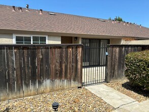 812 Villa Terrace in Brentwood, CA - Building Photo - Building Photo