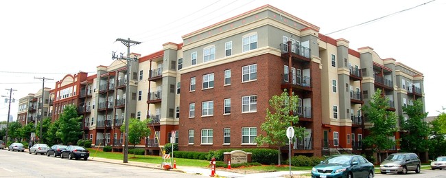 Bottineau Commons in Minneapolis, MN - Foto de edificio - Building Photo