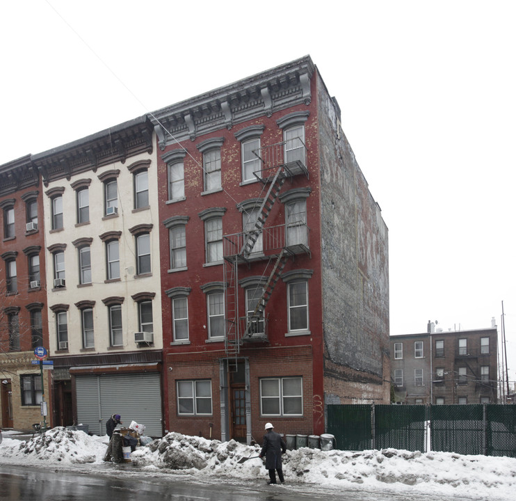 96 Greenpoint Ave in Brooklyn, NY - Building Photo